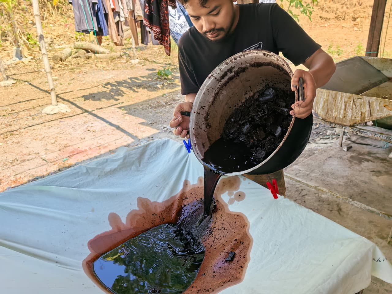 Workshop pewarnaan batik kopi dengan pewarna alami