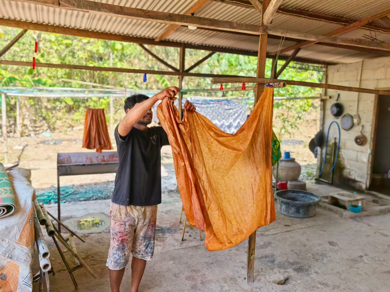 Workshop pewarnaan batik kopi dengan pewarna alami